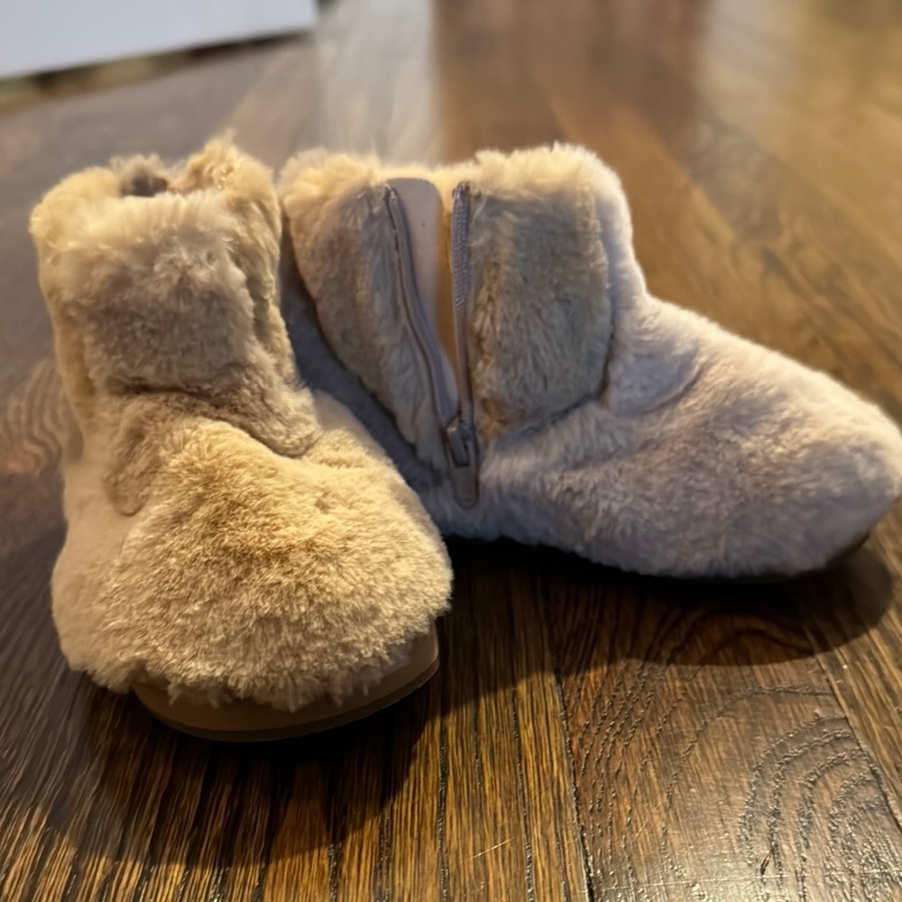 Zara Furry boots - Beige